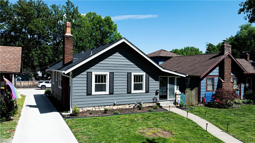6135 HOLMES Street — photo 2