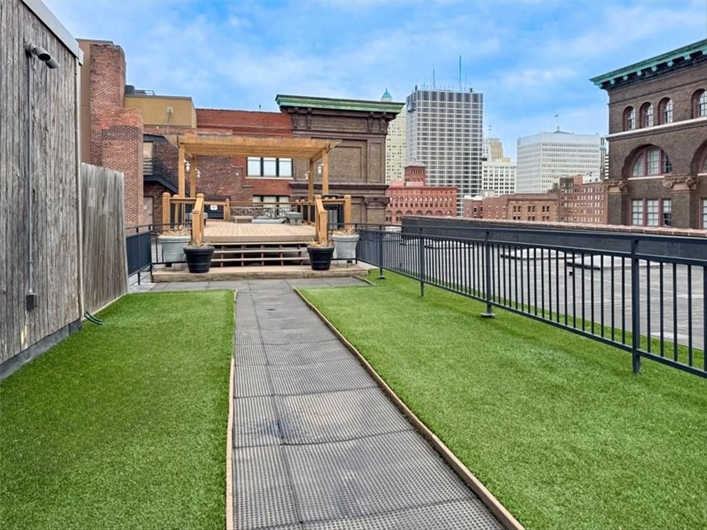 308 W 8th Street — photo 3