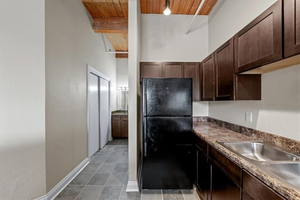 308 W 8th Street — photo 22