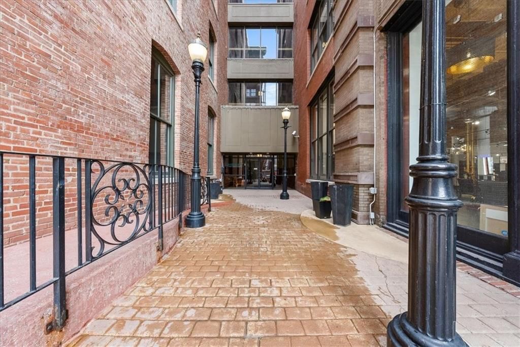 308 W 8th Street — photo 32
