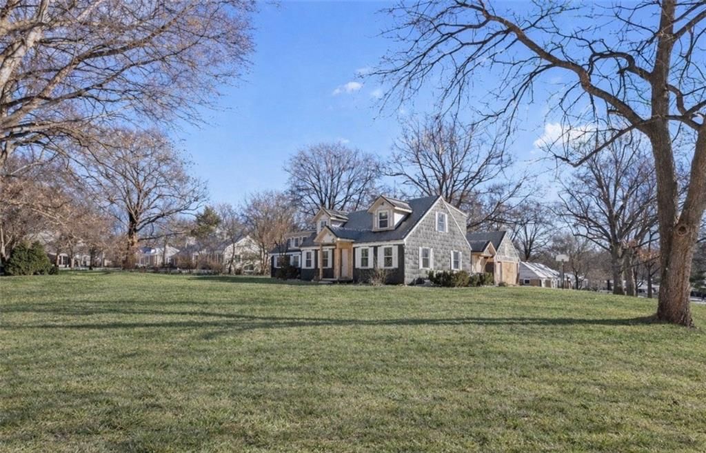 9647 Lee Boulevard — photo 4
