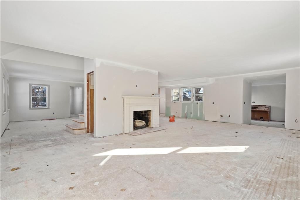 9647 Lee Boulevard — photo 11