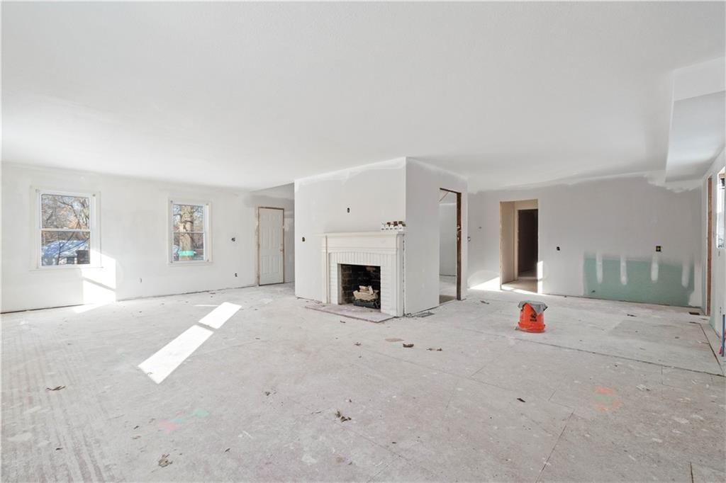 9647 Lee Boulevard — photo 13