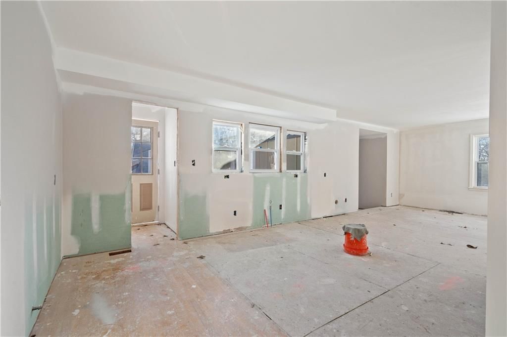 9647 Lee Boulevard — photo 15
