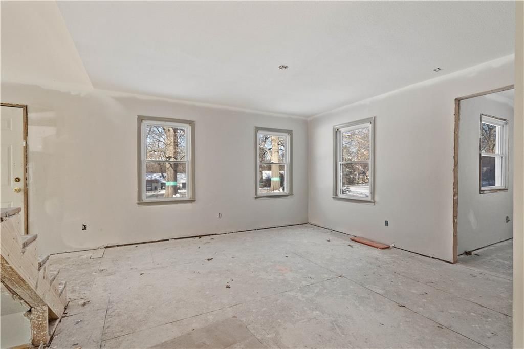 9647 Lee Boulevard — photo 18