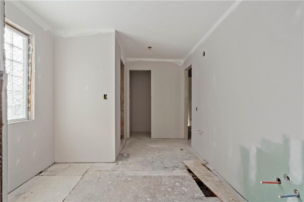 9647 Lee Boulevard — photo 20