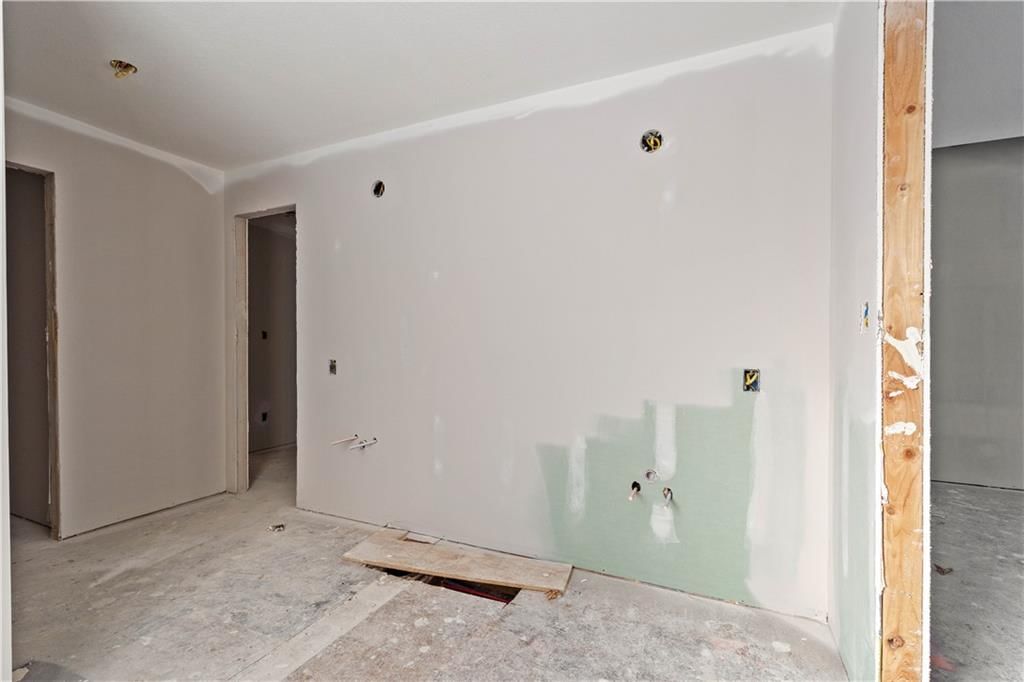 9647 Lee Boulevard — photo 21