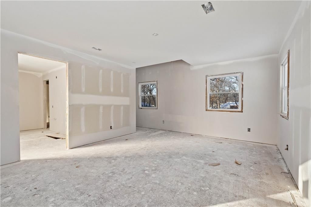 9647 Lee Boulevard — photo 22