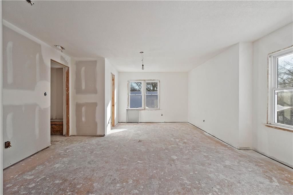9647 Lee Boulevard — photo 27