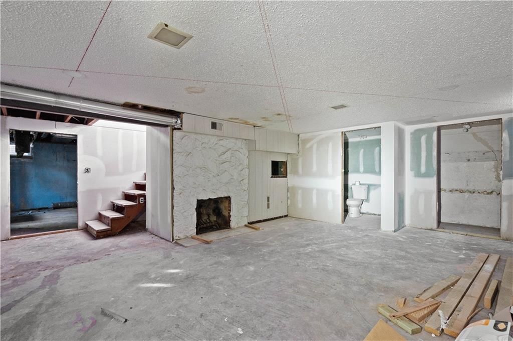 9647 Lee Boulevard — photo 28
