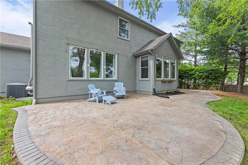 15964 W 160th Terrace — photo 3
