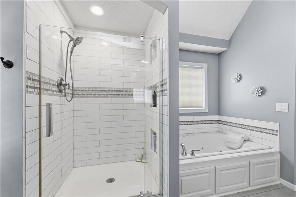 15964 W 160th Terrace — photo 33