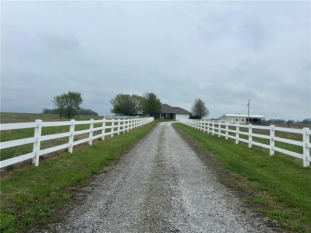 1379 NW M Highway, Clinton, MO