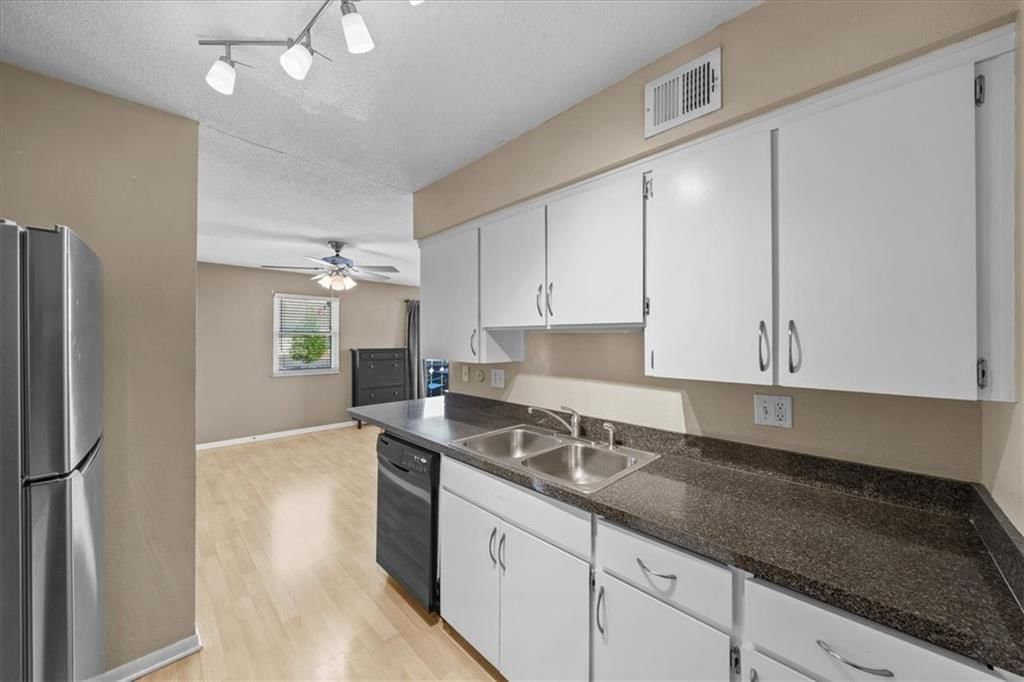 6232 Robinson Street — photo 8