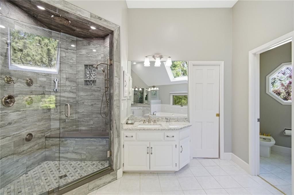 1025 NE Moss Point Road — photo 37