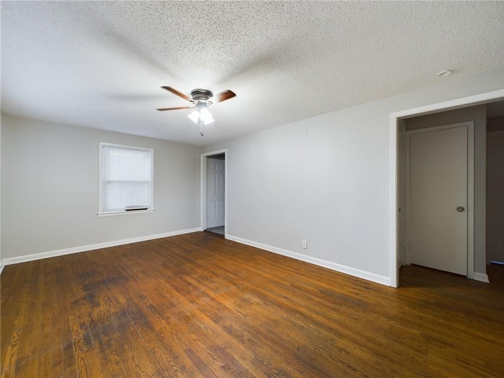 2816 E 63rd Street — photo 2