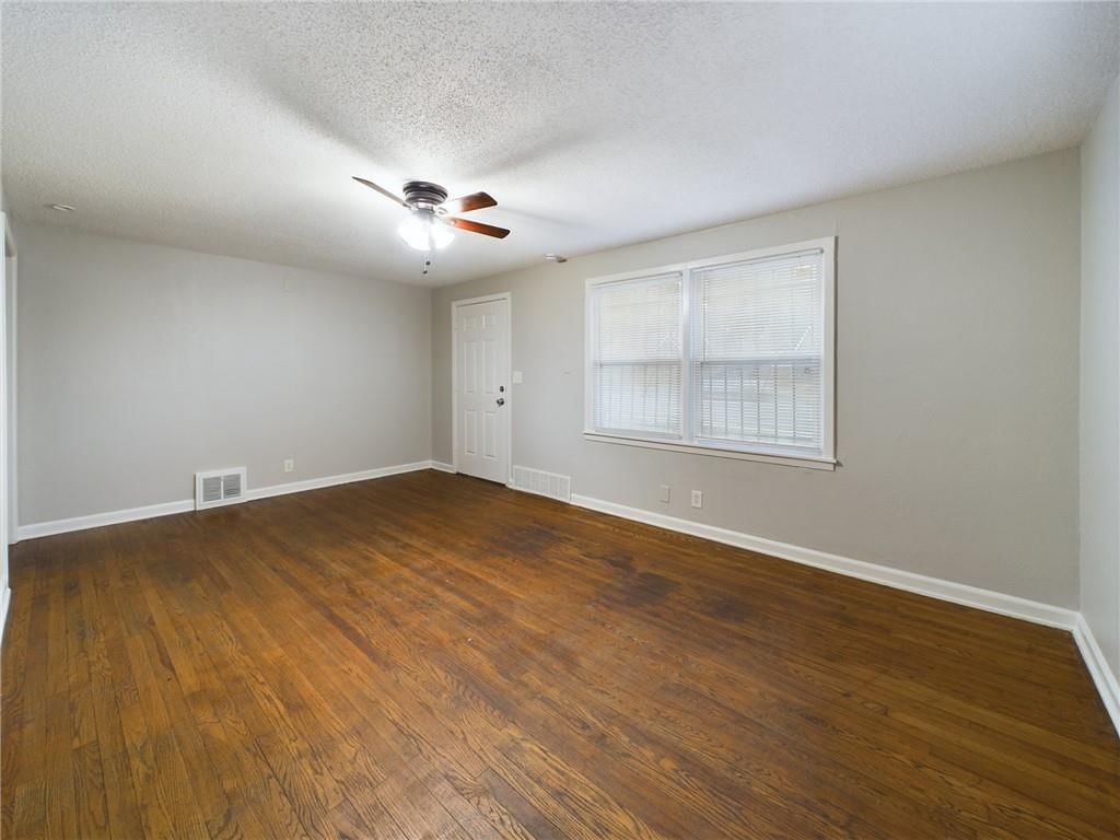 2816 E 63rd Street — photo 3