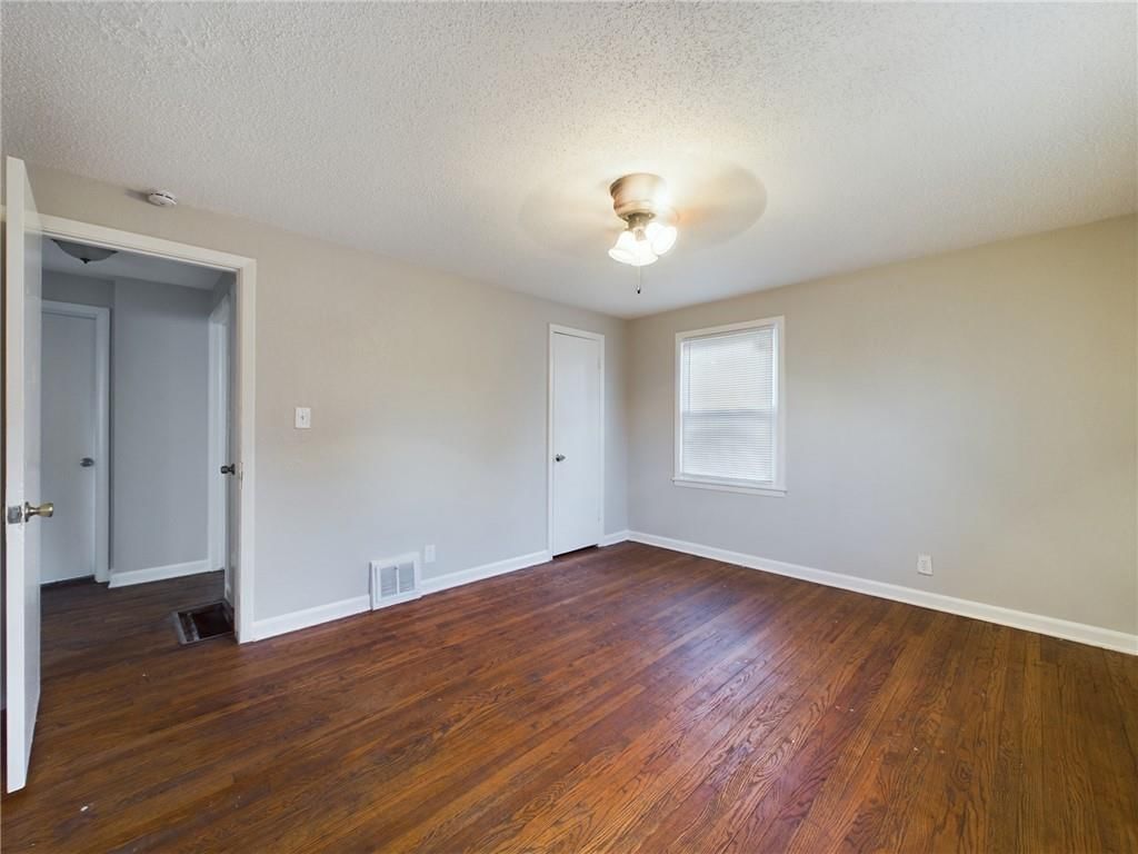 2816 E 63rd Street — photo 9