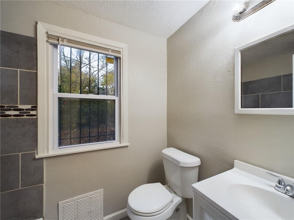 2816 E 63rd Street — photo 12