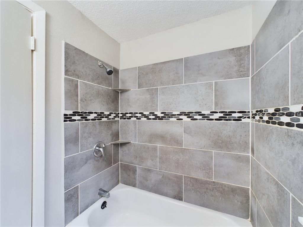 2816 E 63rd Street — photo 13