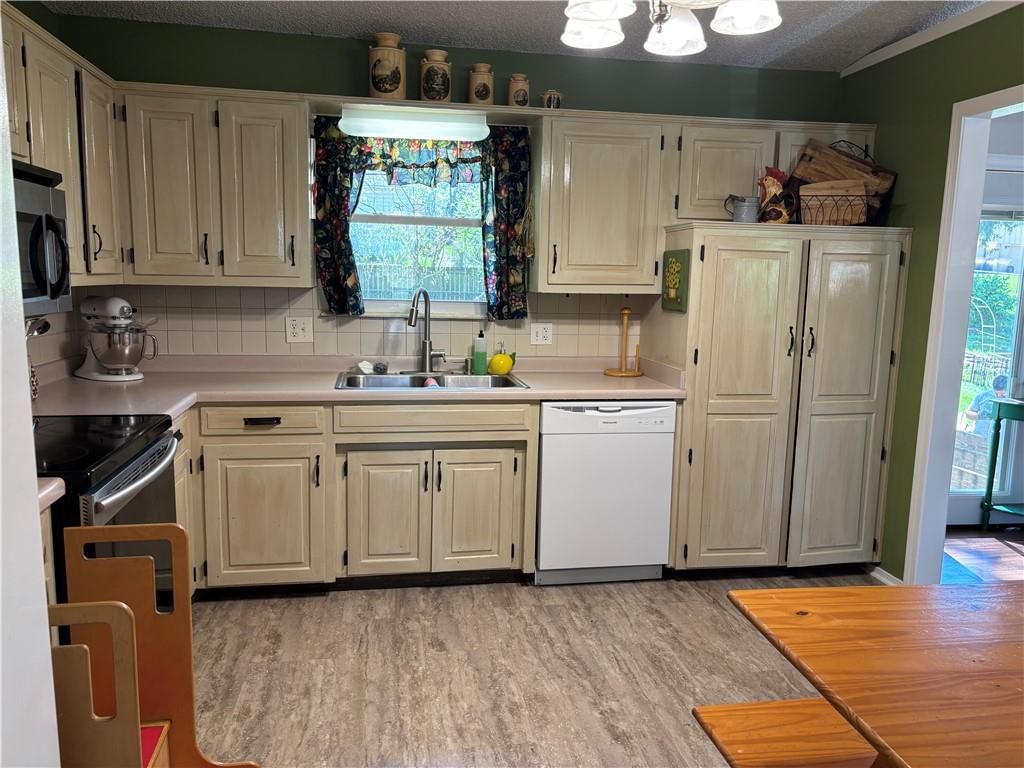 18307 Hanthorne Drive — photo 9