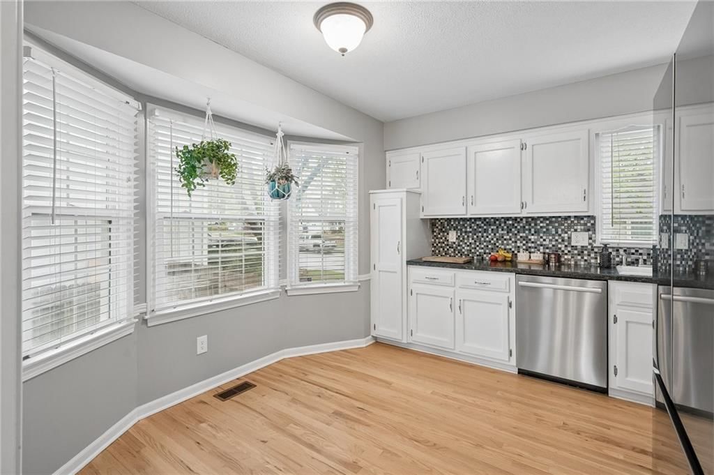 15909 W 149th Street — photo 11