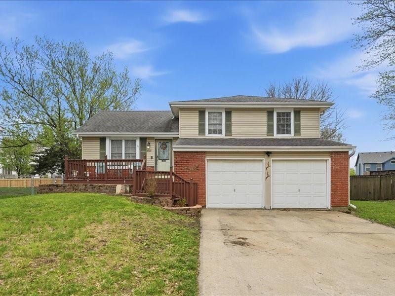 813 Valerie Lane — photo 2
