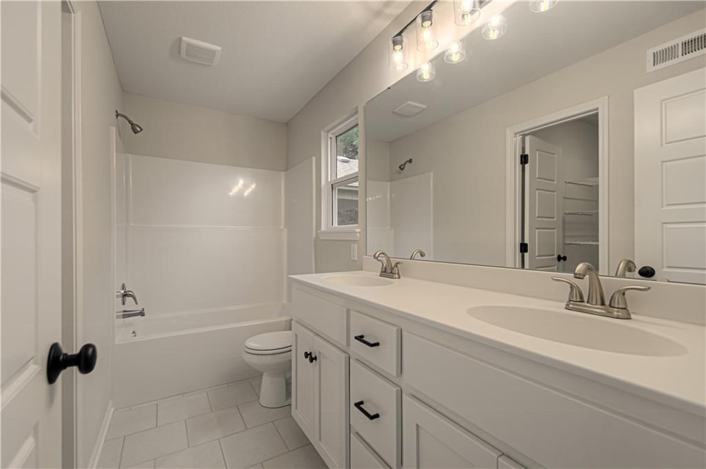 10139 N Poplar Avenue — photo 18