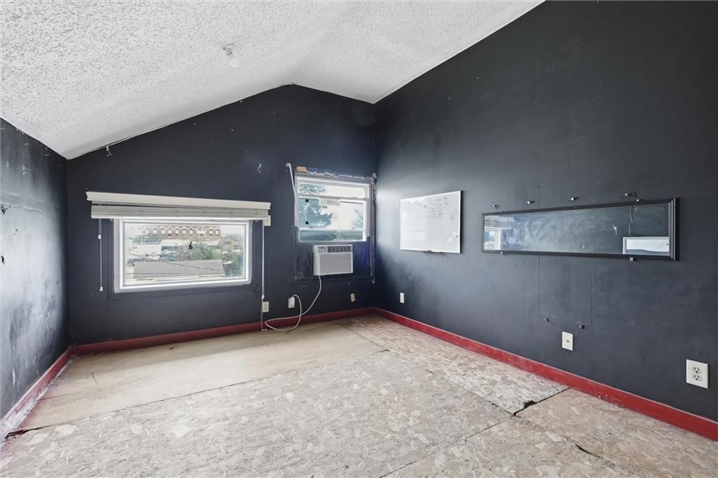 115 S Walnut Street — photo 23