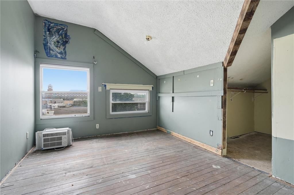 115 S Walnut Street — photo 24
