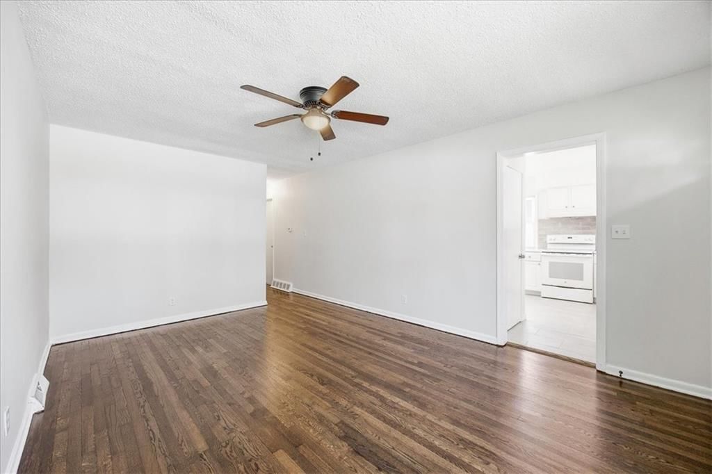 8236 Flora Avenue — photo 4