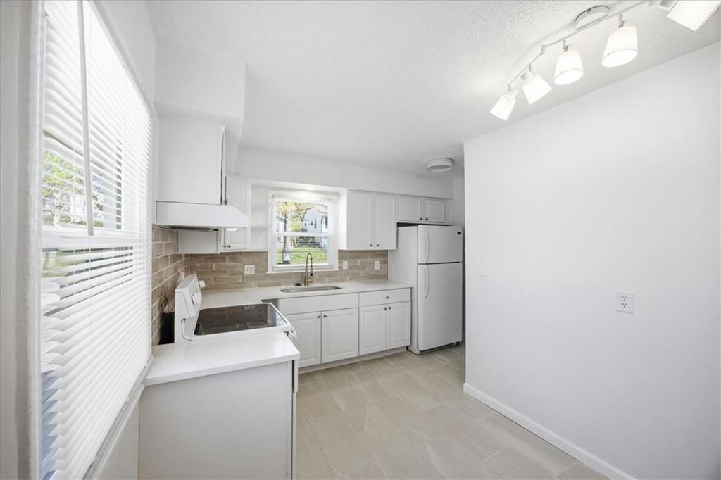 8236 Flora Avenue — photo 7