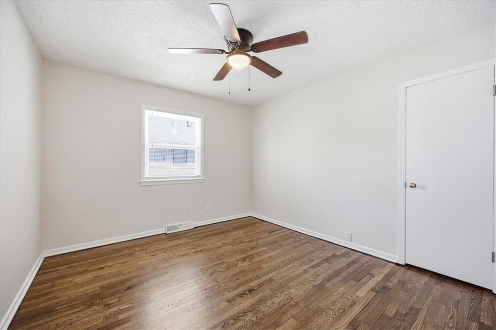 8236 Flora Avenue — photo 9