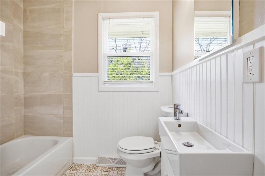 8236 Flora Avenue — photo 12