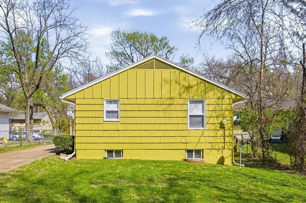 8236 Flora Avenue — photo 19