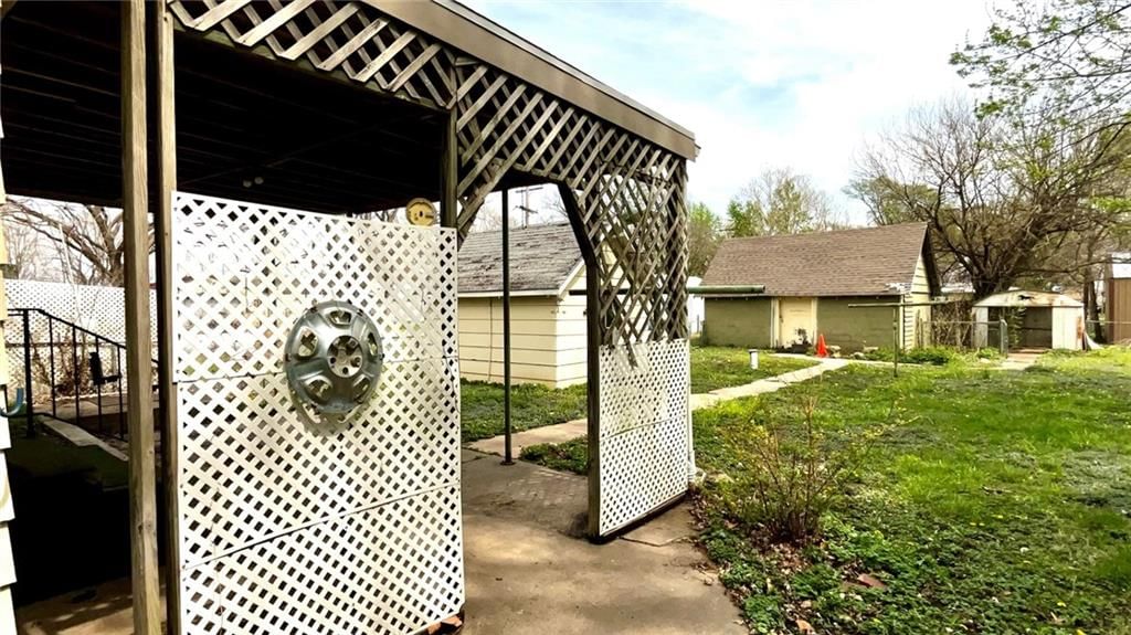 1132 Oak Street — photo 32