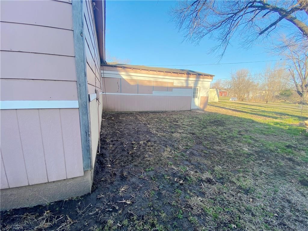 110 W Riley Street — photo 3