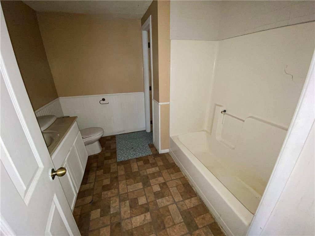 110 W Riley Street — photo 16