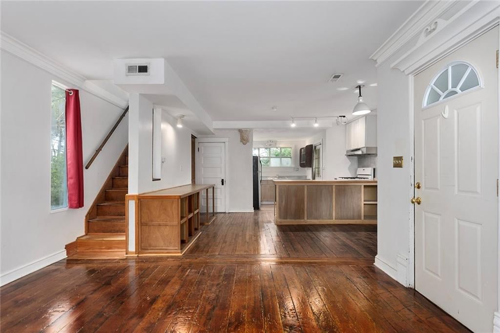 810 W 16th Street — photo 2