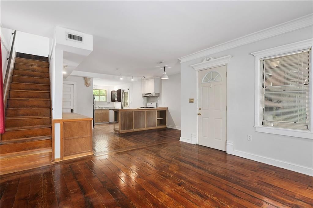 810 W 16th Street — photo 3