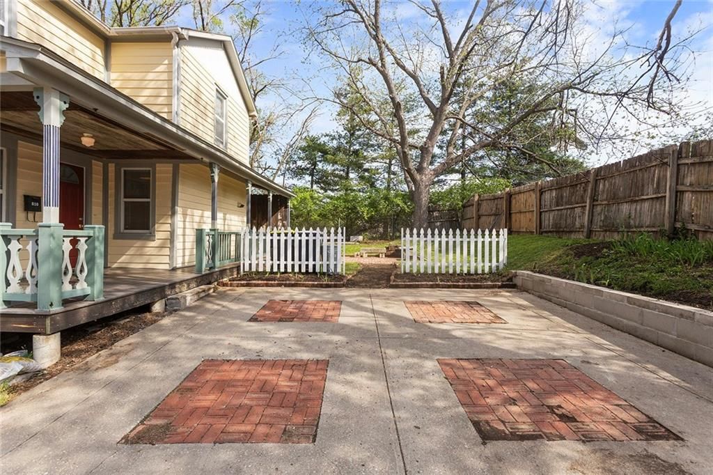 810 W 16th Street — photo 29