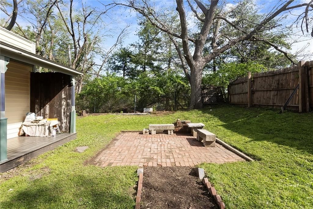 810 W 16th Street — photo 31