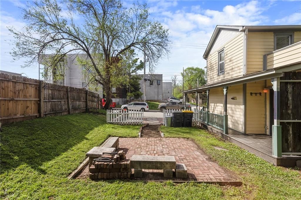 810 W 16th Street — photo 32