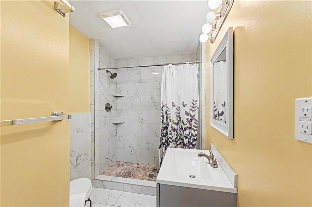 212 S 8TH Street — photo 14