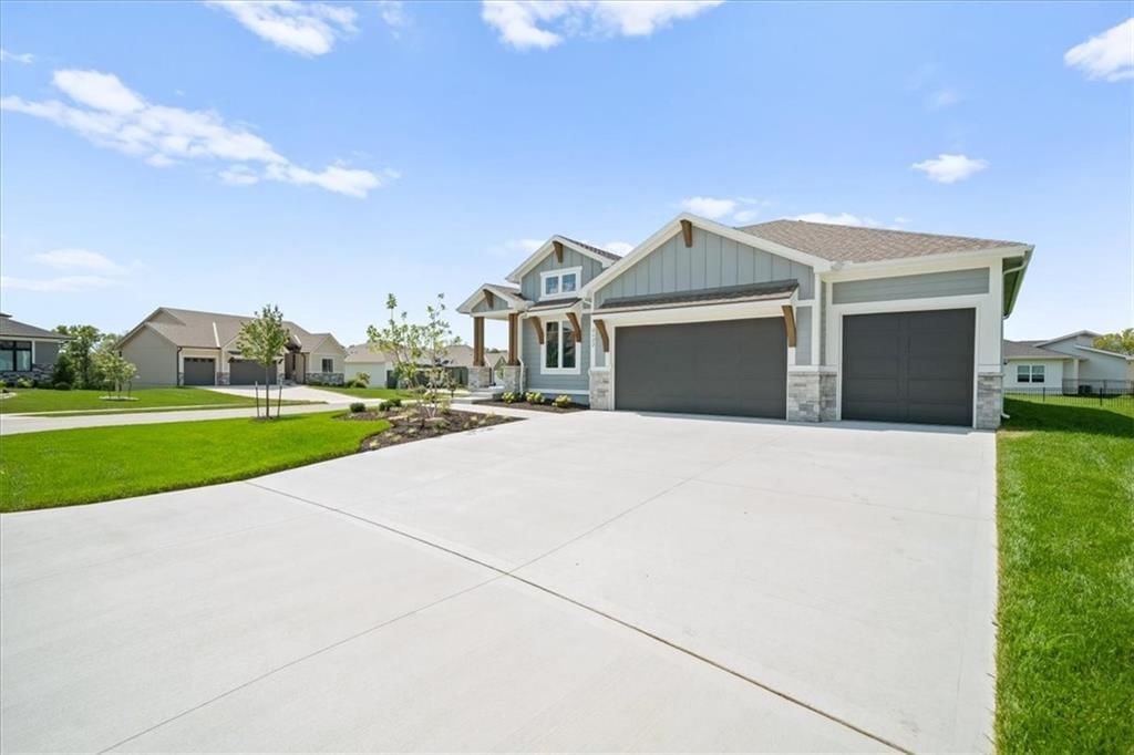 Concrete driveway at 2622 SW Barley Field Drive, Lee's Summit, MO 64082