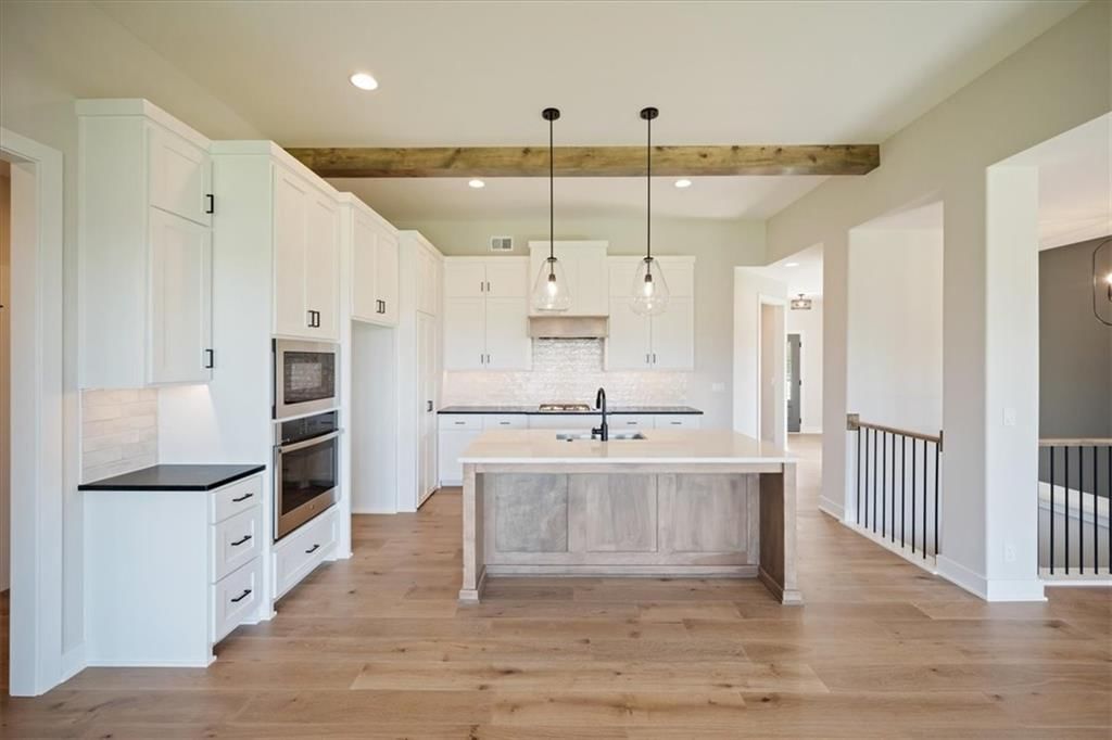 Double oven at 2622 SW Barley Field Drive, Lee's Summit, MO 64082