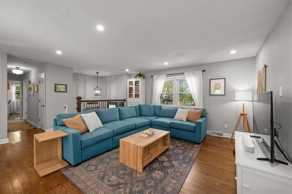 5520 Stearns Street — photo 6