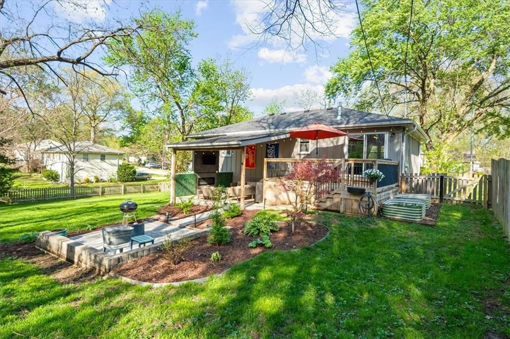 5520 Stearns Street — photo 28