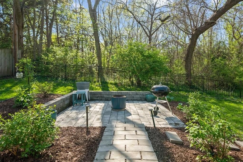 5520 Stearns Street — photo 32