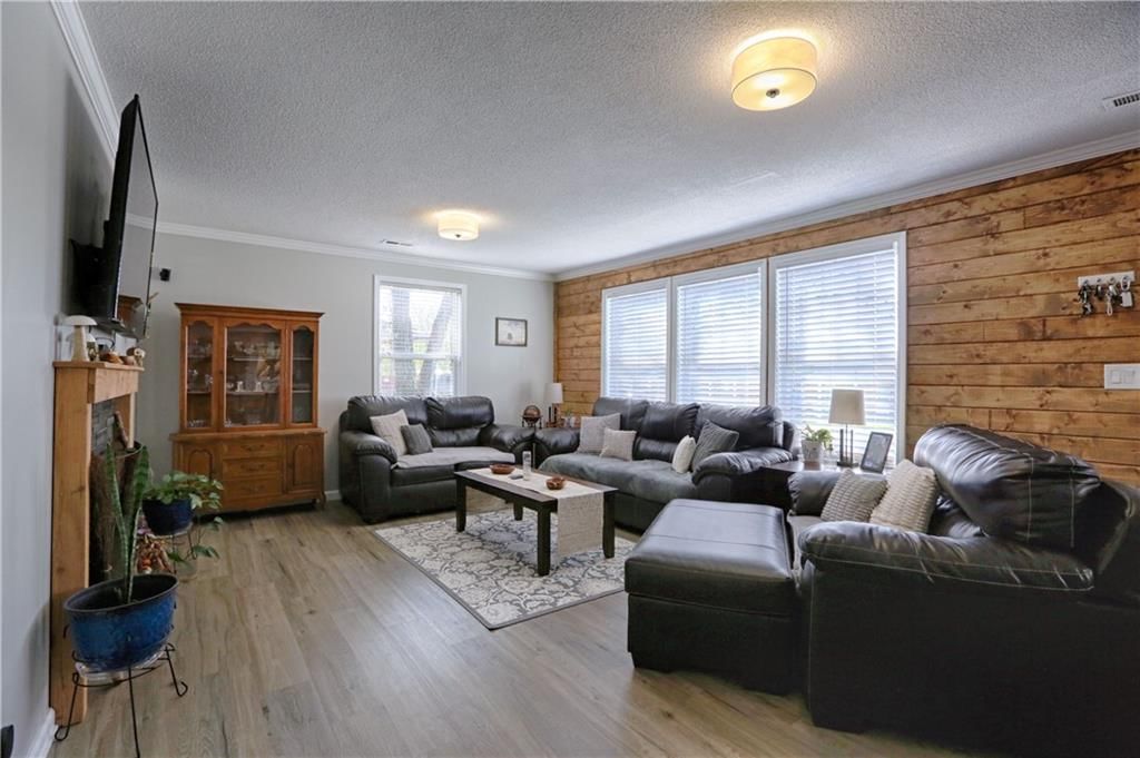 1144 Chestnut Street — photo 7